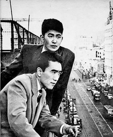 Mishima junto a Shintaro╠ä Ishihara..jpg