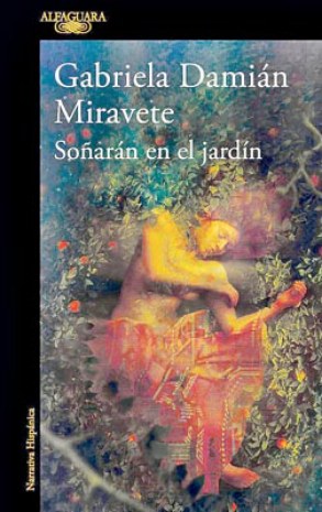 1598 Biblioteca fantasma son╠âaran en el jardi╠ün.jpg