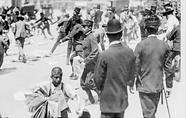 violencia fuera del herando.jpg