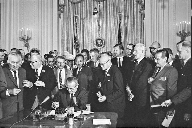 Lyndon_Johnson_signing_Civil_Rights_Act,_July_2,_1964.jpg